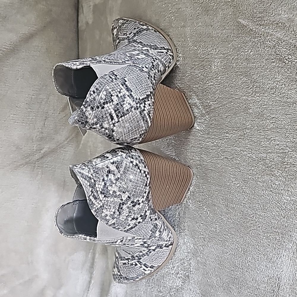 Brand New Snake Low Cut Boot